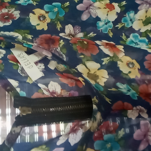 Top - Picture 3 of 3